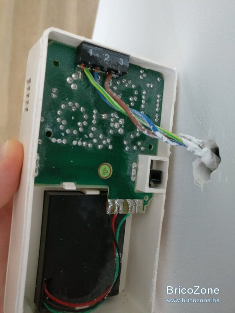 découvrez comment réaliser le branchement d'un thermostat no/nc (normalement ouvert/normalement fermé) de manière simple et efficace. suivez nos conseils étape par étape pour une installation réussie et assurez le bon fonctionnement de votre système de chauffage.