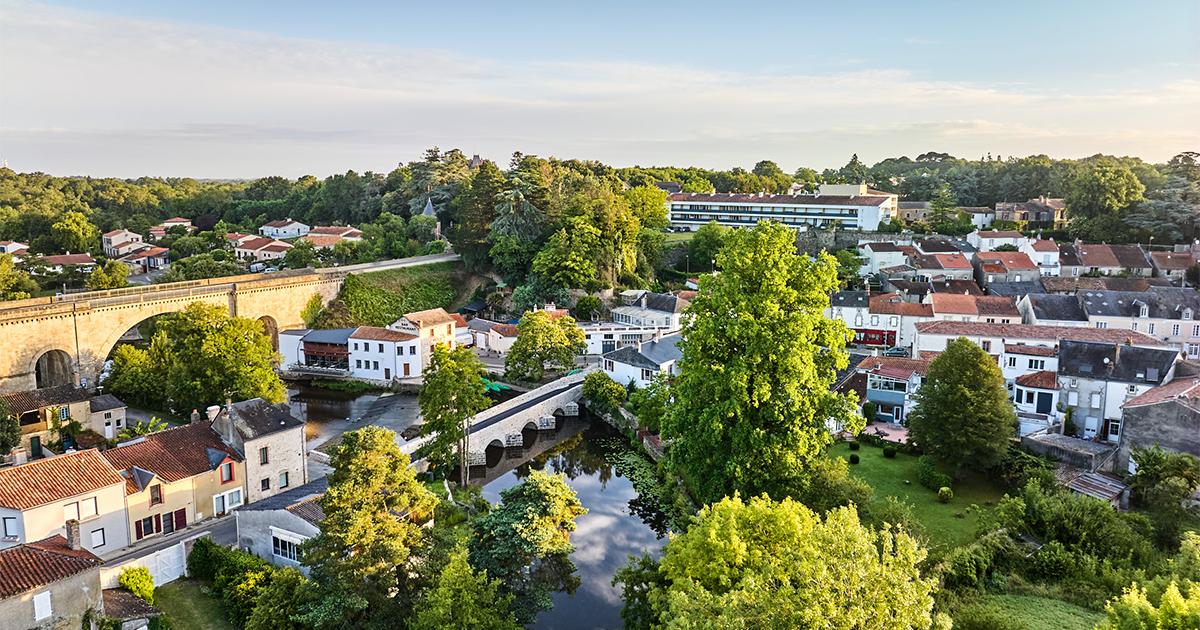 découvrez les tendances et innovations en matière de toitures communes pour 2025. informez-vous sur les matériaux durables, les réglementations en vigueur et les meilleures pratiques pour améliorer l'esthétique et la durabilité de vos espaces partagés.